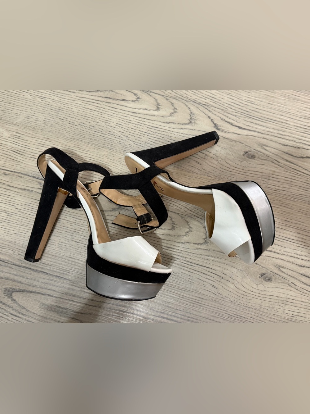 LUICHINY Platform 6 Inch Heels In Black & White Color Block Size 9 Worn ONCE - Picture 6 of 9